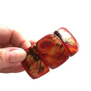 Beautiful stretch tile bracelet in shades of  the sunset. EUC